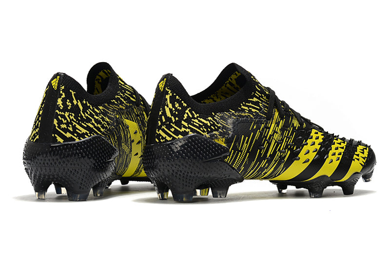 Chuteira Adidas Predator Freak .1 Low FG