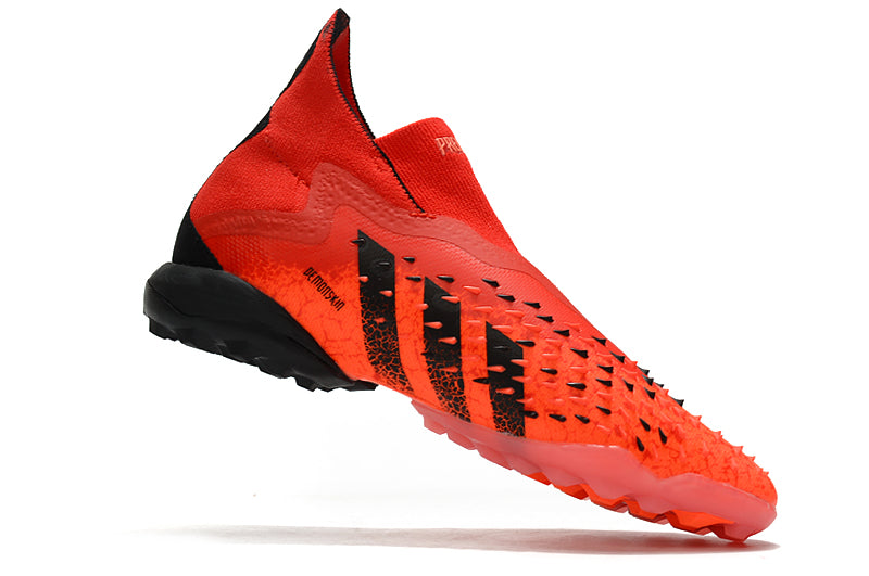 Chuteira Adidas Predator Freak + TF