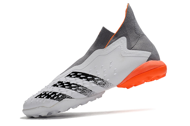 Chuteira Adidas Predator Freak + TF