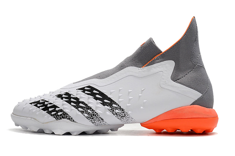 Chuteira Adidas Predator Freak + TF