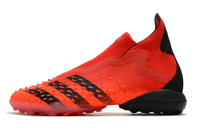 Chuteira Adidas Predator Freak + TF